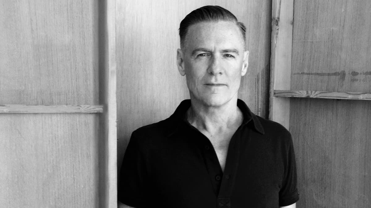 Bryan Adams - Bare Bones Acoustic Solo Show
