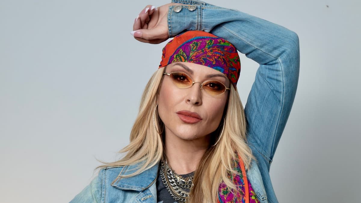 Anastacia with very special guest Heather Small