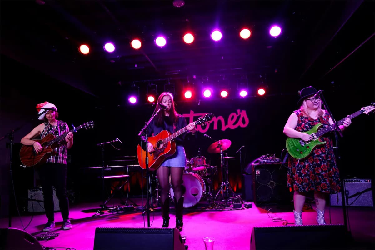 Girl Guitar 