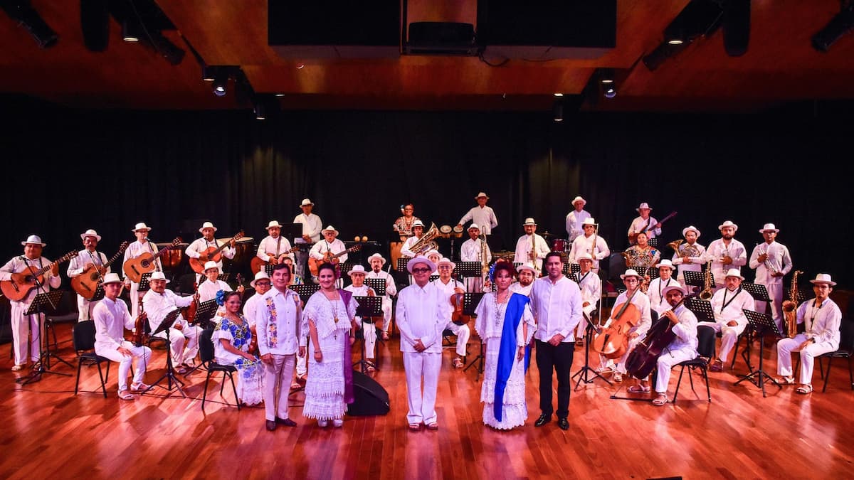 "Orquesta Típica Yukalpetén, Gala Yucateca"