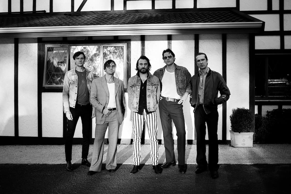 JET - Down The Moonlit Mile Revue