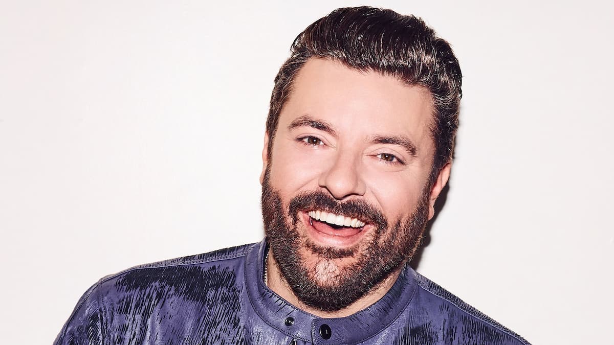 An Acoustic Christmas with Chris Young