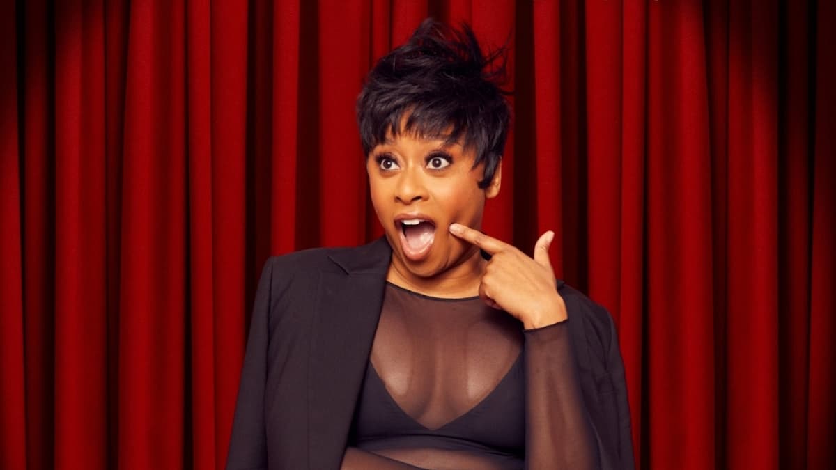 Phoebe Robinson: Feral & Fired Up!