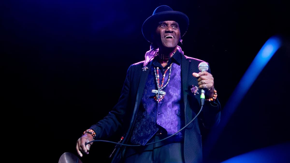 Cyril Neville does the Dead