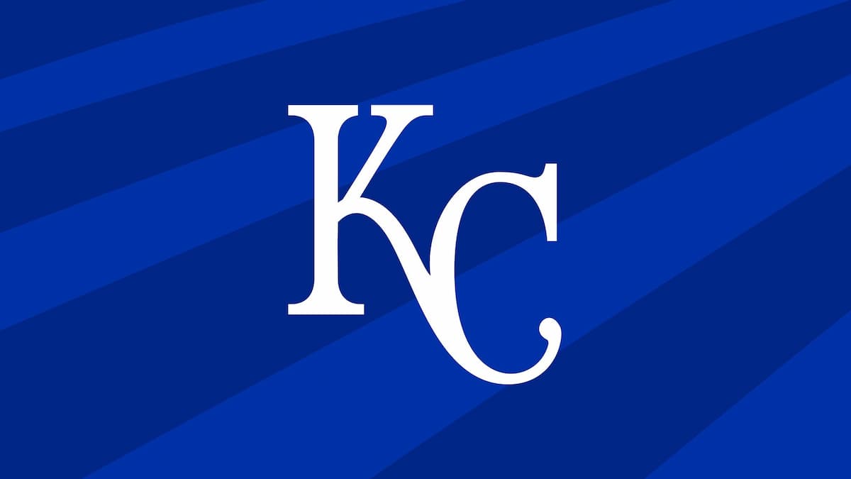 Kansas City Royals vs Chicago Cubs: Royal-Tees Giveaway