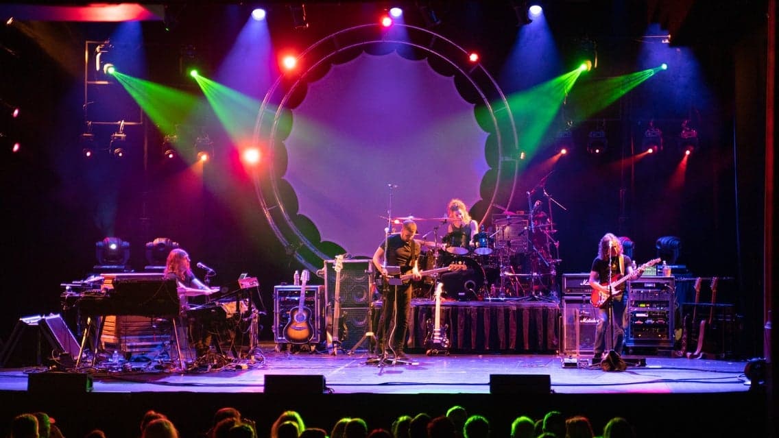 The Machine performs Pink Floyd