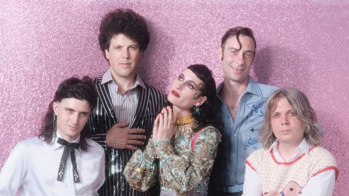 BLACK LIPS & guests