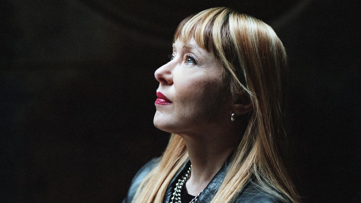 Suzanne Vega - Flying With Angels