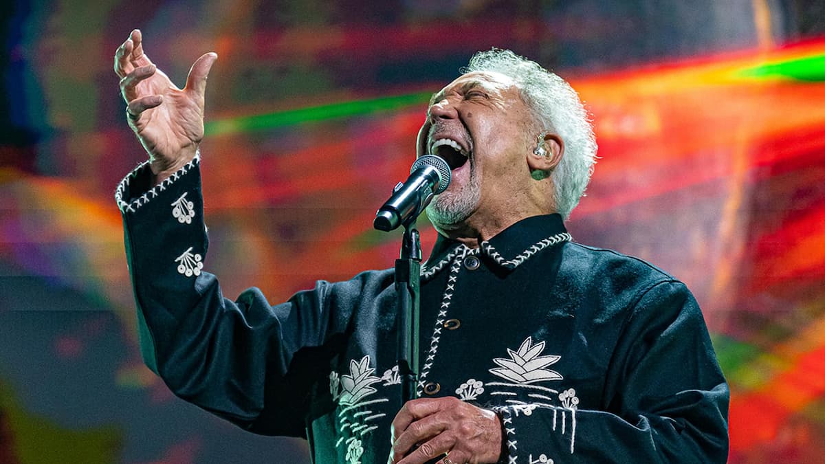 Tom Jones: Come Gather Round Tour
