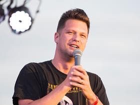 Julian McCullough