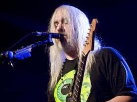 J Mascis