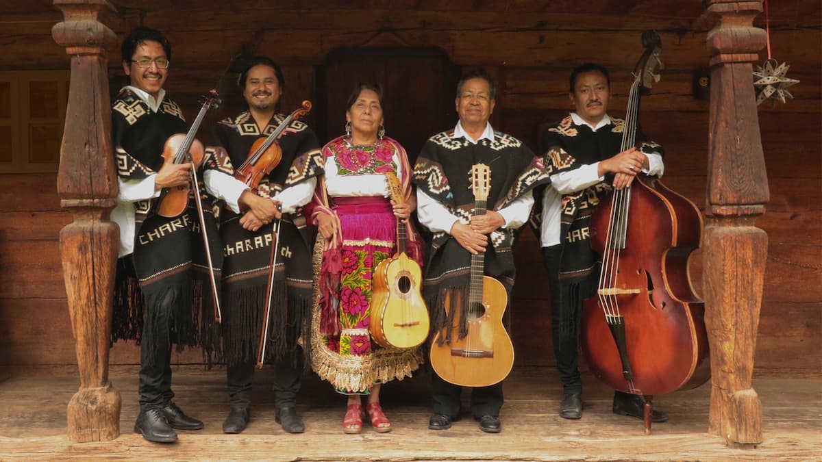 "Los Purépechas De Charapan, Pirekuas, Sones Y Abajeños"