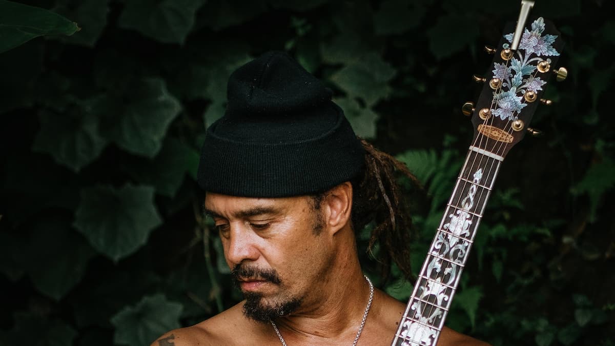 Michael Franti Trio - Heartstrings & Dynamite w/ The Wheeland Brothers (acoustic)